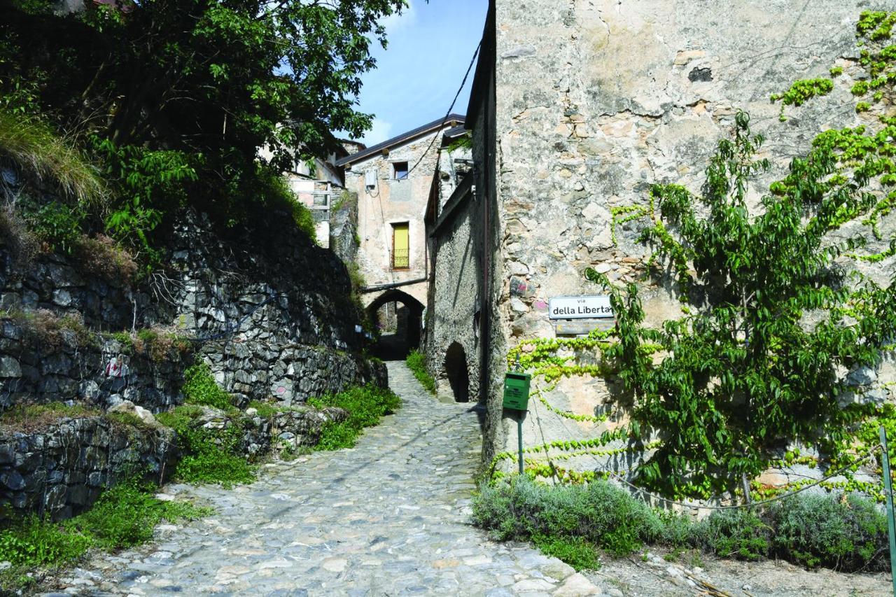 Agriturismo Nonnamelia Nasino Dış mekan fotoğraf